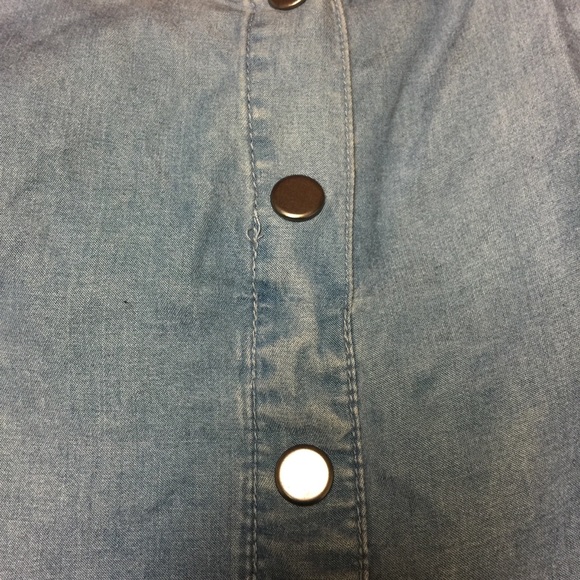 Pretty Maison Jules bare shoulder chambray top. - Picture 7 of 7